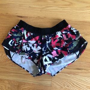 🍋Lululemon Hotty Hot Shorts 2.5”